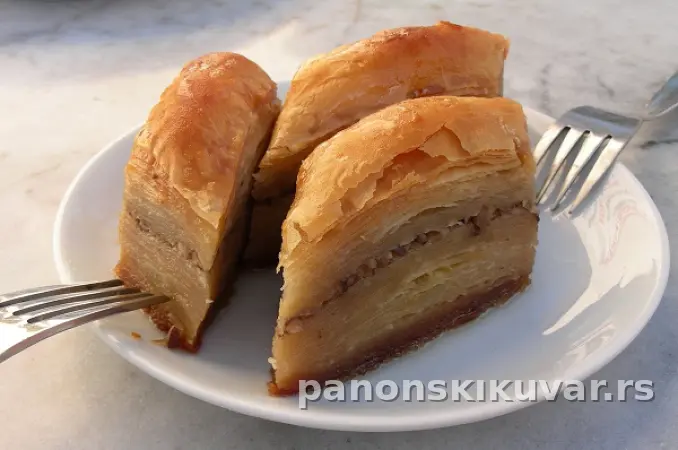 BAKLAVA SA GRIZOM I ORASIMA