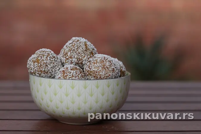BOMBICE OD BADEMA SA PEČENIM KROMPIRIMA