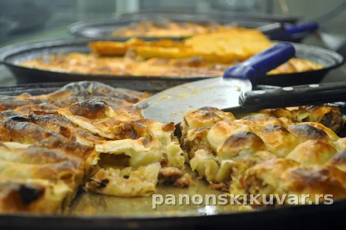 BUREK SA MESOM I ŠAMPINJONIMA