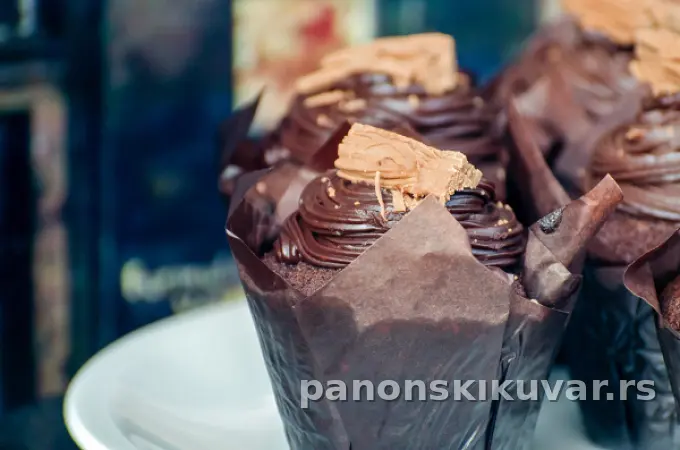ČOKOLADNI MAFINI SA KREMOM
