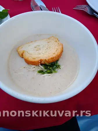 ČORBA OD LUKA SA PARMEZANOM