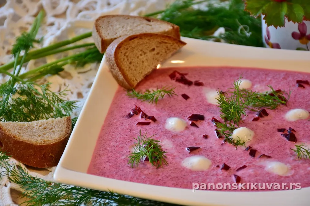 Hladna čorba od kiselog mleka sa cveklom, jajetom i mirođijom