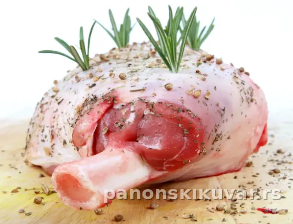 JAGNJEĆI BUT SA ZAČINIMA