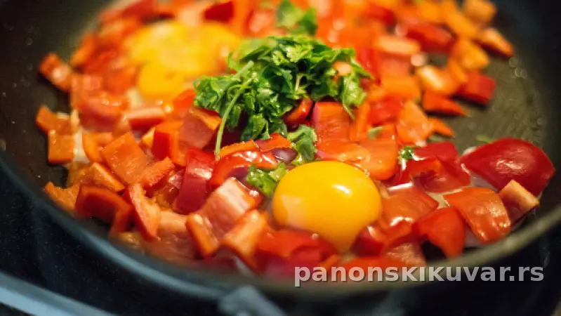 KAJGANA SA LUKOM I PAPRIKOM