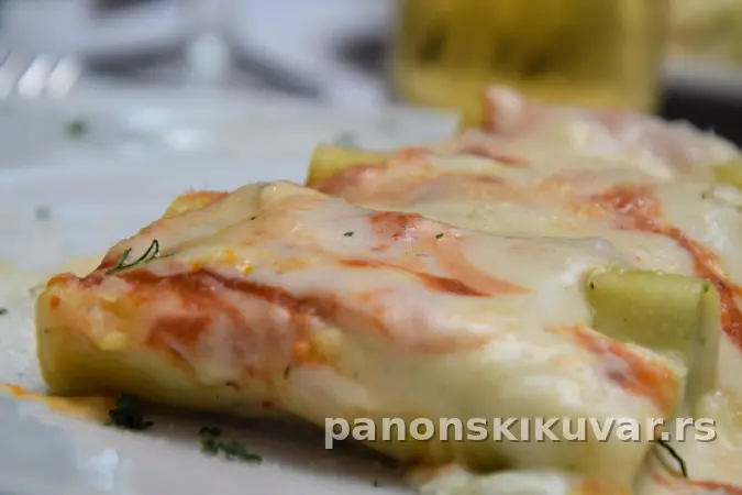 KANELONI SA MESOM