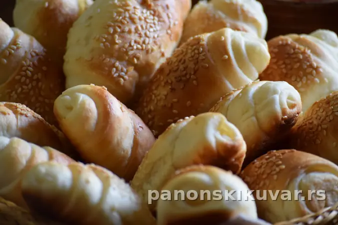 KIFLICE SA GRČKIM JOGURTOM
