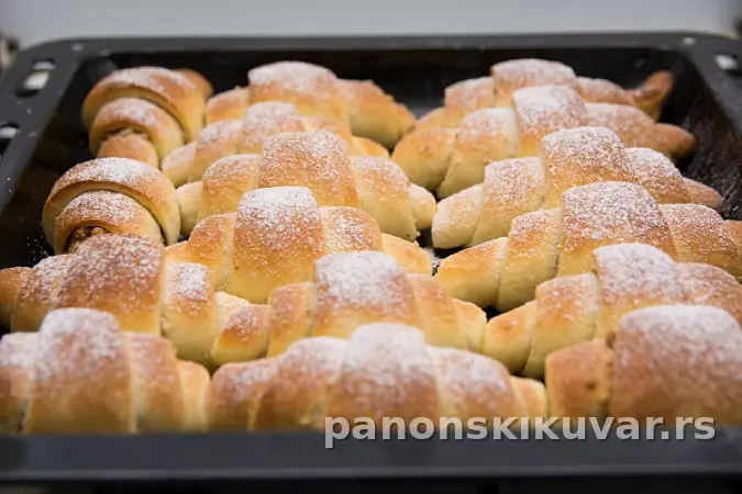 KIFLICE SA PEKMEZOM