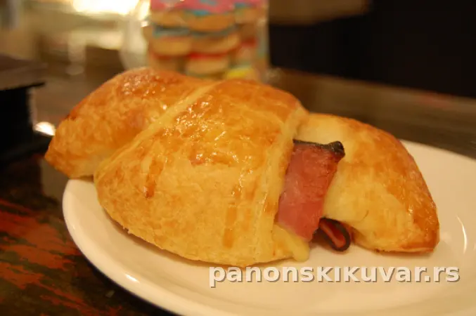 KIFLICE SA ŠUNKOM