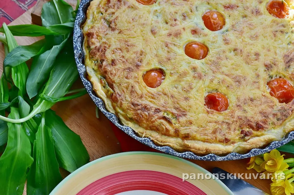 Kiš sa zlatnom korom, čeri paradajzom i trakicama zelene tikvice