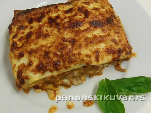 LAZANJA  SA MLEVENIM MESOM I PEČURKAMA