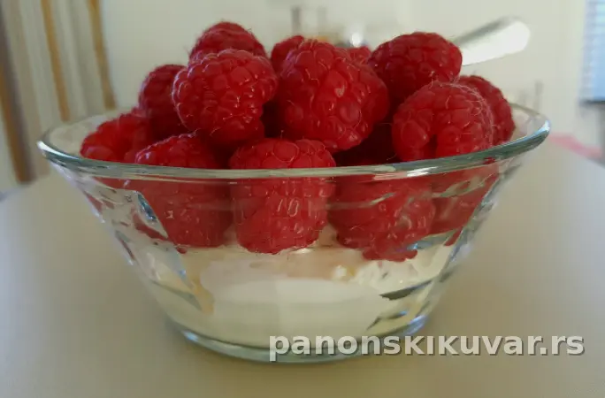 MALINE SA KREMOM OD VANILE