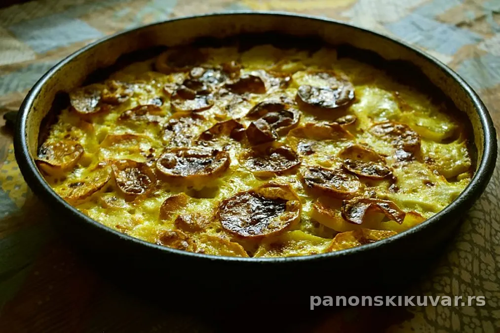 Topla musaka od krompira sa zlatnom korom i sočnim mlevenim mesom