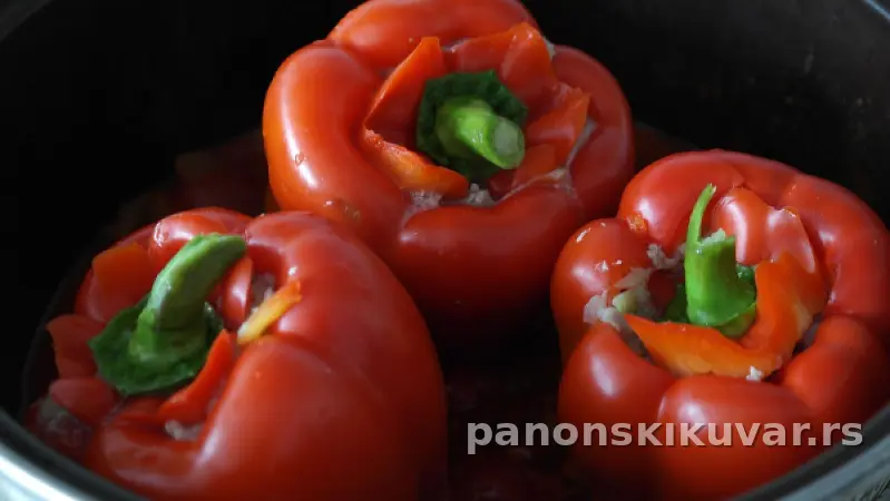 PAPRIKE PUNJENE ŠAMPINJONIMA