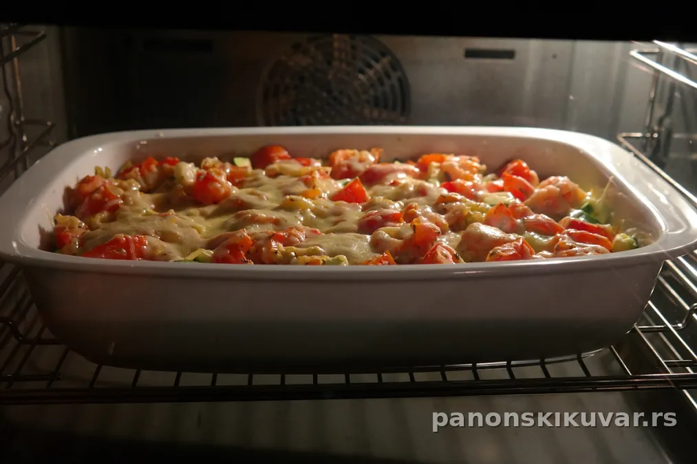 Kolutovi pečenog patlidžana sa rastopljenim kozjim sirom i bebi paradajzom