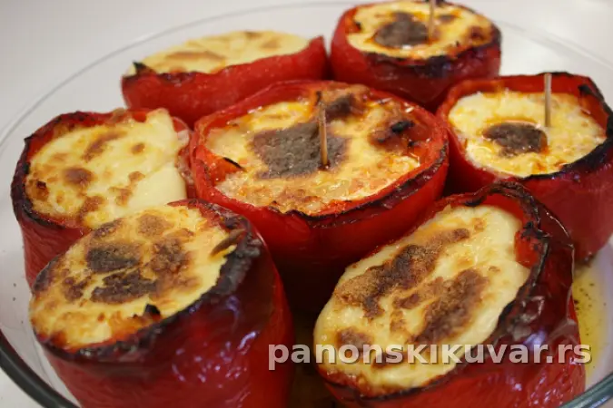 PEČENA PAPRIKA PUNJENA PIRINČOM-ZAPEČENA