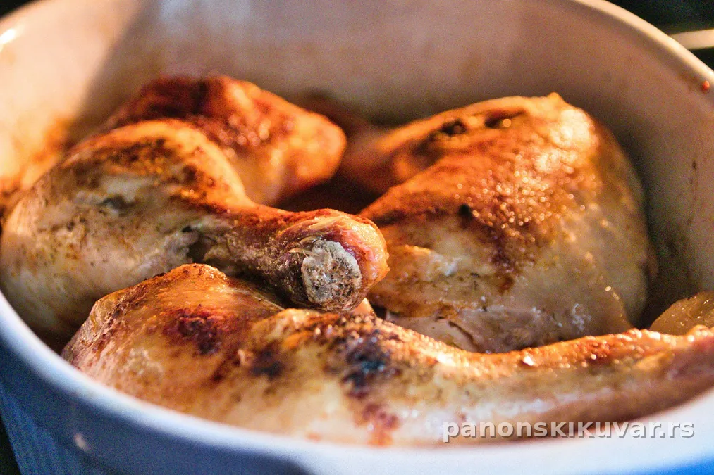 zlatno braon pečeni bataci i karabataci u pivskom sosu sa šargarepom