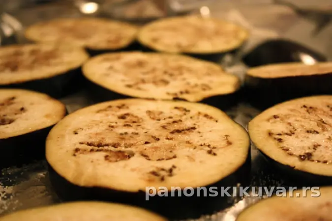PLAVI PATLIDŽAN SA BELIM LUKOM