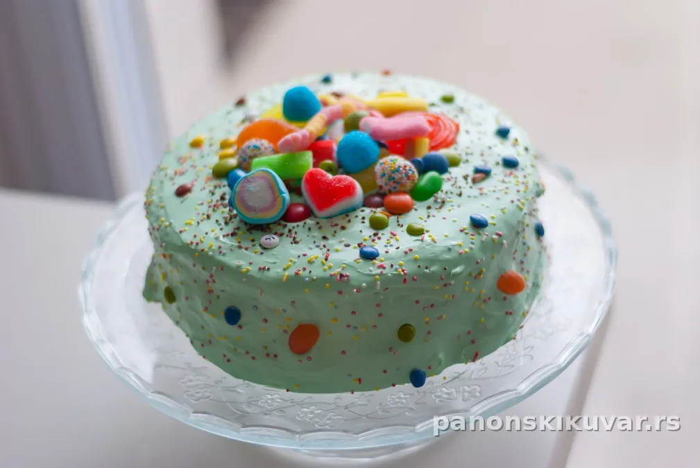 rez plazma torte bez jaja sa čokoladnom glazurom i šlagom