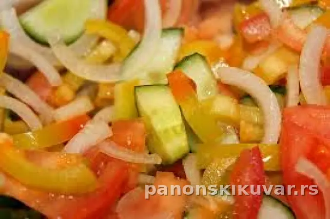 SALATA OD KRASTAVACA SA PAPRIKOM