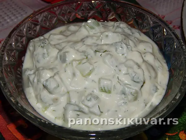 SALATA SA JOGURTOM
