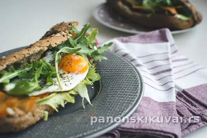 SENDVIČ SA JAJETOM NA OKO