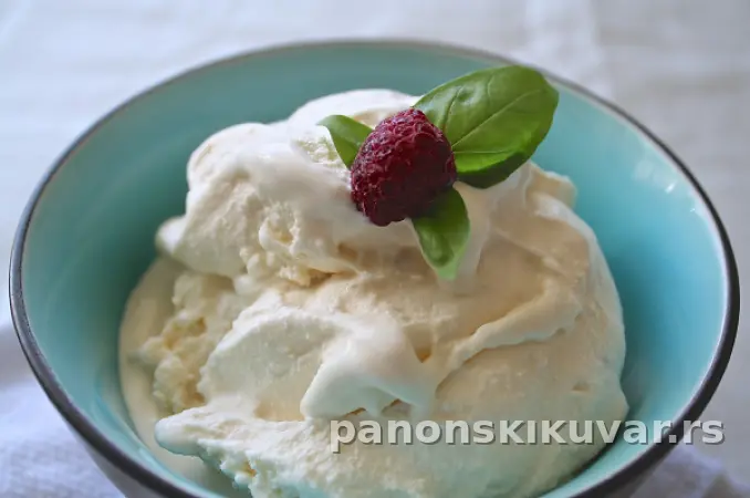 SLADOLED OD KISELOG MLEKA