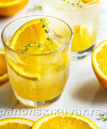 SOK OD POMORANDŽE U BLENDERU