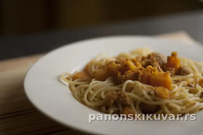 ŠPAGETE SA BUNDEVOM I TUNJEVINOM