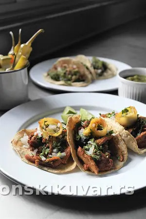 TAKOSI AL PASTOR