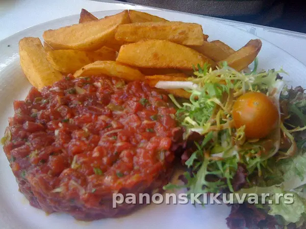 TARTAR BIFTEK SA ZAČINSKIM BILJEM