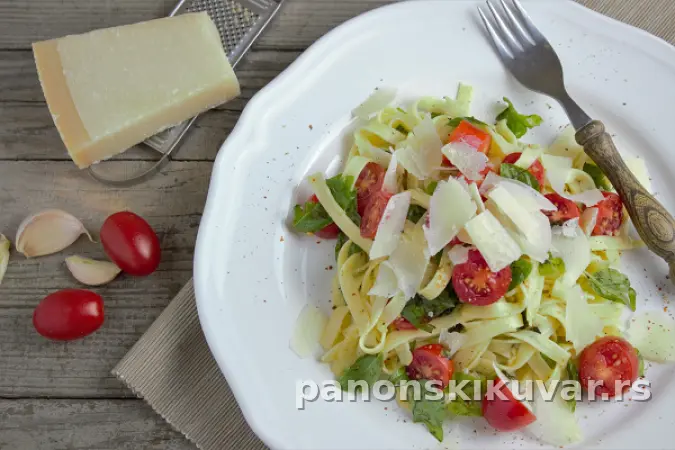 TESTENINA SA ČERI PARADAJZOM I BOSILJKOM