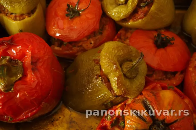 ZAPEČENA PUNJENA PAPRIKA