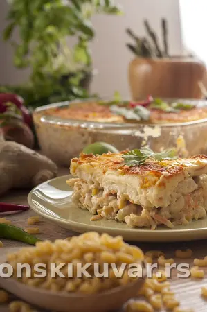 ZAPEČENI MAKARONI U BEŠAMEL SOSU SA SIROM